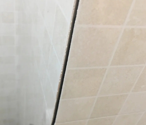 桦南瓷砖空鼓维修公司分享阳台瓷砖脱落的修复过程可以分为以下几个步骤