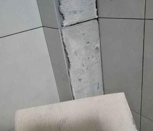 桦南瓷砖空鼓维修公司分享下厨房瓷砖脱落的补救措施。